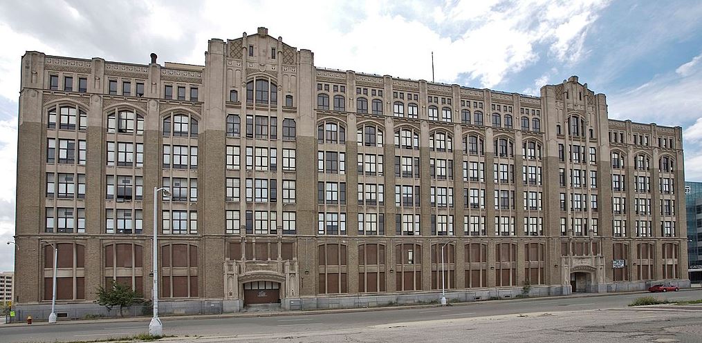 the front facade of the Cass Technical High School in Detroit