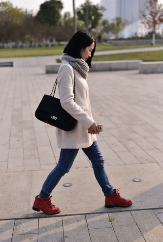 woman carrying a simple black purse